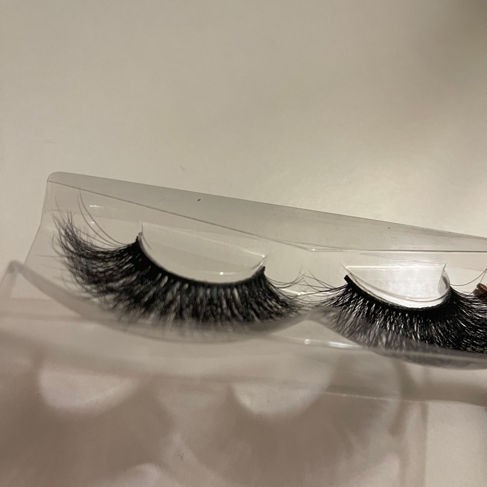 Mink Lashes - Picture 5 of 6